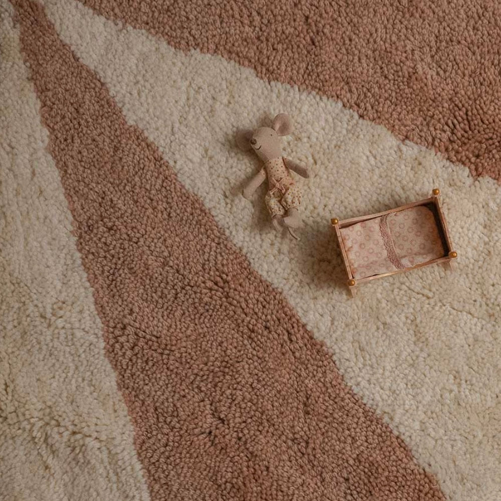 Beach Ball Washable Rug in Rose
