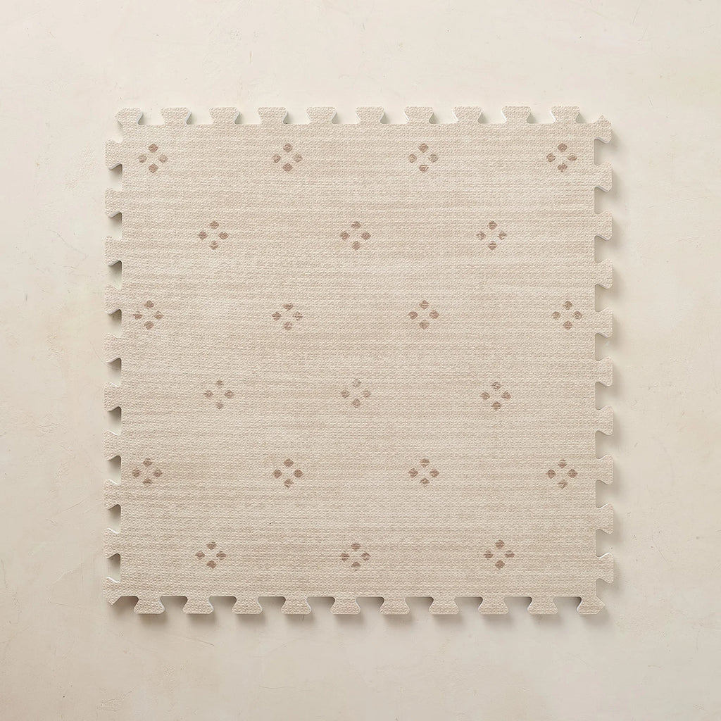 Clover Playmat in Sand