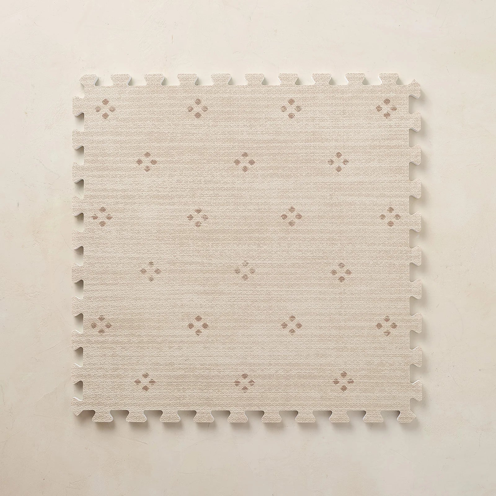 Clover Playmat in Sand